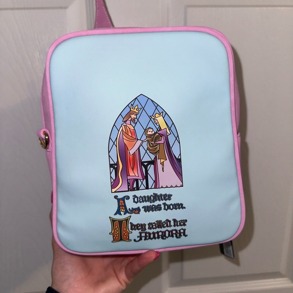 🆕 Sleep Beauty Castle Crossbody Bag - Picture 7 of 8
